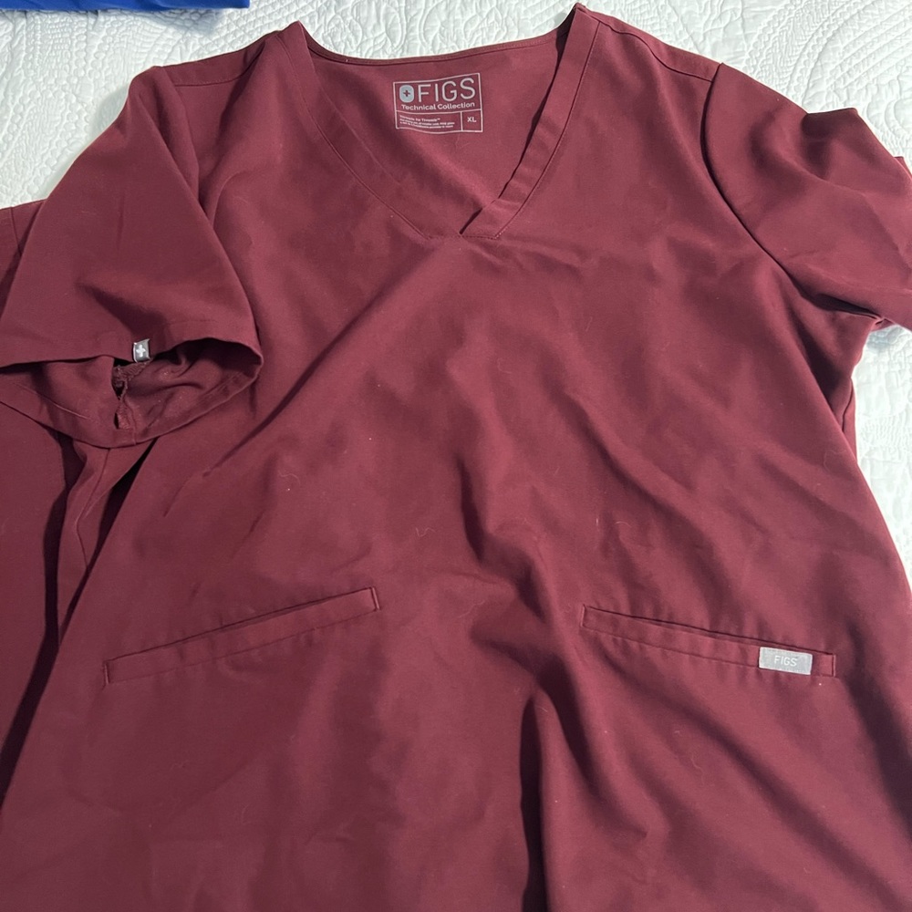 FIGS XL Casma scrub top. Gently used. Worn less than 10 times. Maroon.